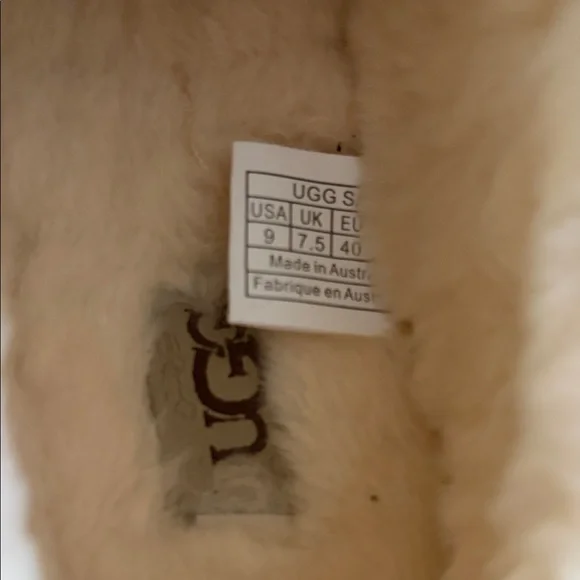 Ugg Tasman Size 9 pls read description - Picture 2 of 6